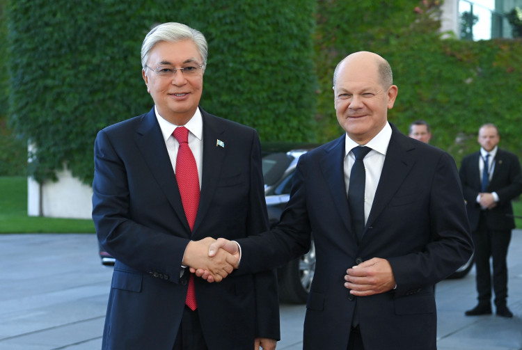 Kassym-Jomart Tokayev meets German Chancellor Olaf Scholz
